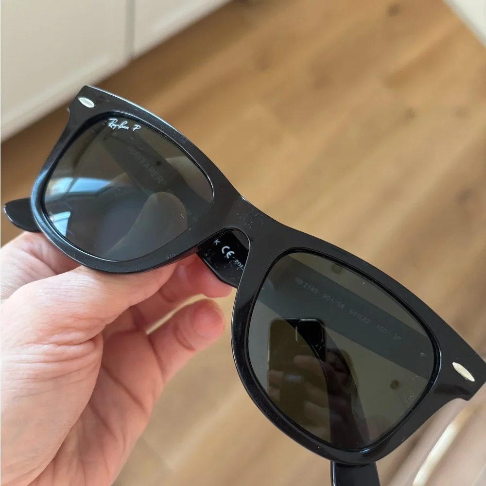 Ray-Ban Classic Black Wayfarer Sunglasses - Picture 2 of 4